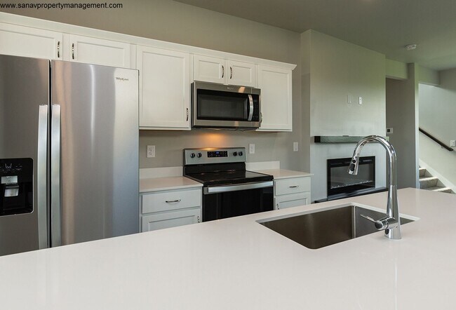 Building Photo - 4 Spacious Bedroom Single Family Home in P...
