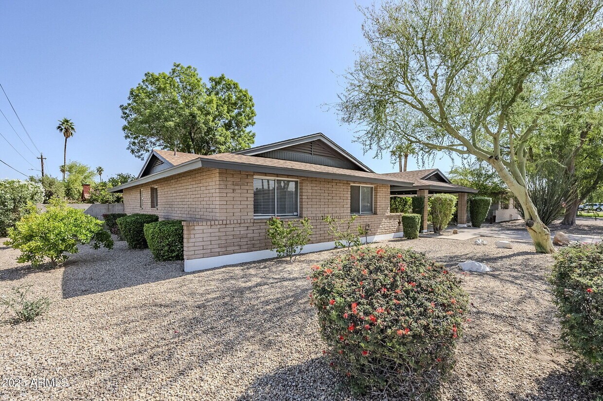 Foto principal - 1904 E Manhatton Dr