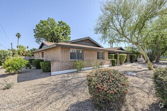 Building Photo - 1904 E Manhatton Dr