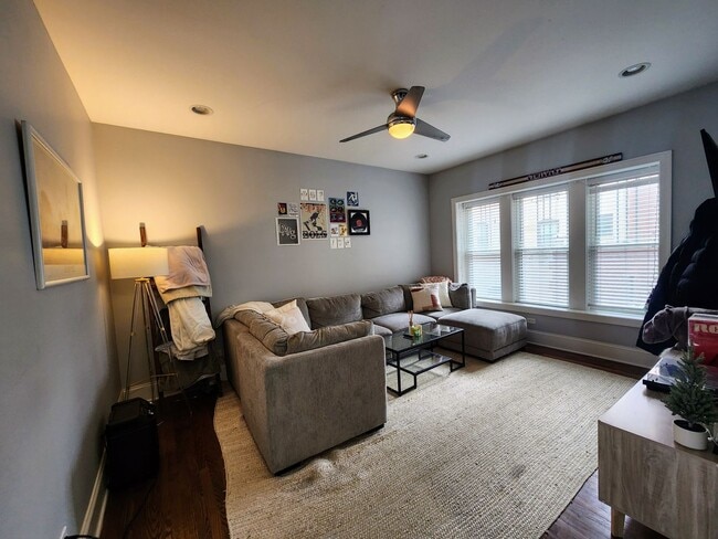 Photo - Luxury 4 bedroom duplex in East Lakeview Apartment