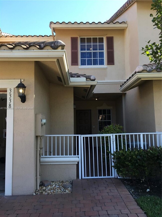 Building Photo - 3338 Lakeside Dr