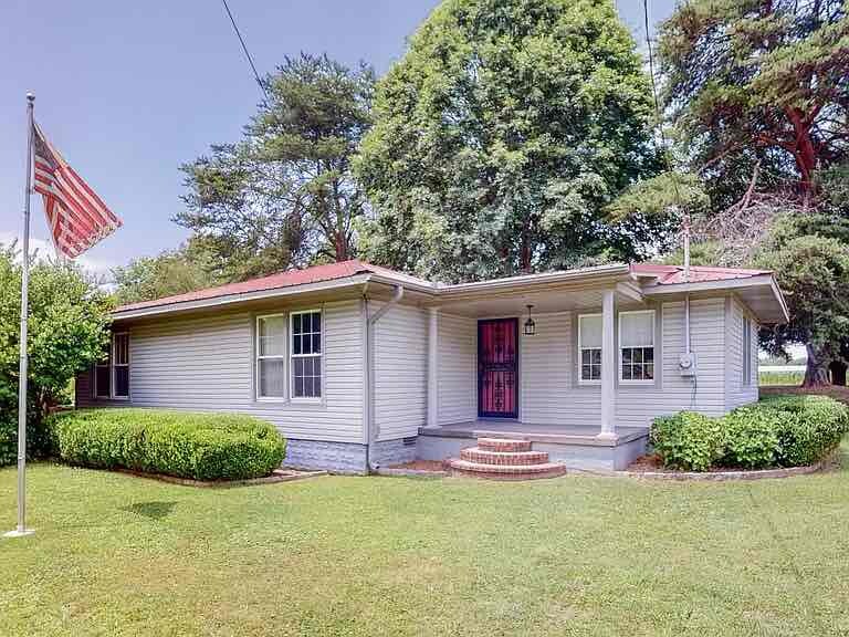 Primary Photo - 17 W Prospect Rd