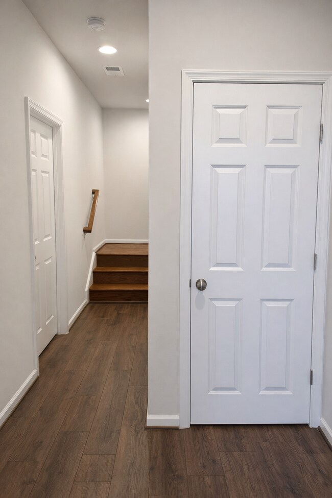 Vestíbulo frontal 3 - 16108 Coolidge Ave