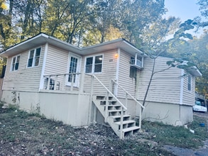 Building Photo - 889 Baker Rd