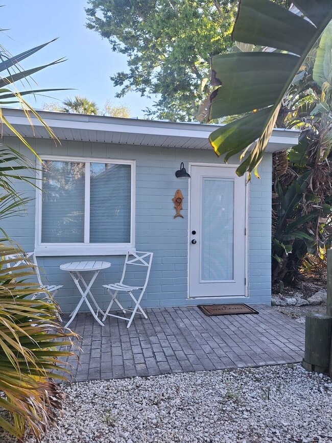 Building Photo - NSB FURNISHED EFFICIENCY-ALL UTILITES INCLUDED!