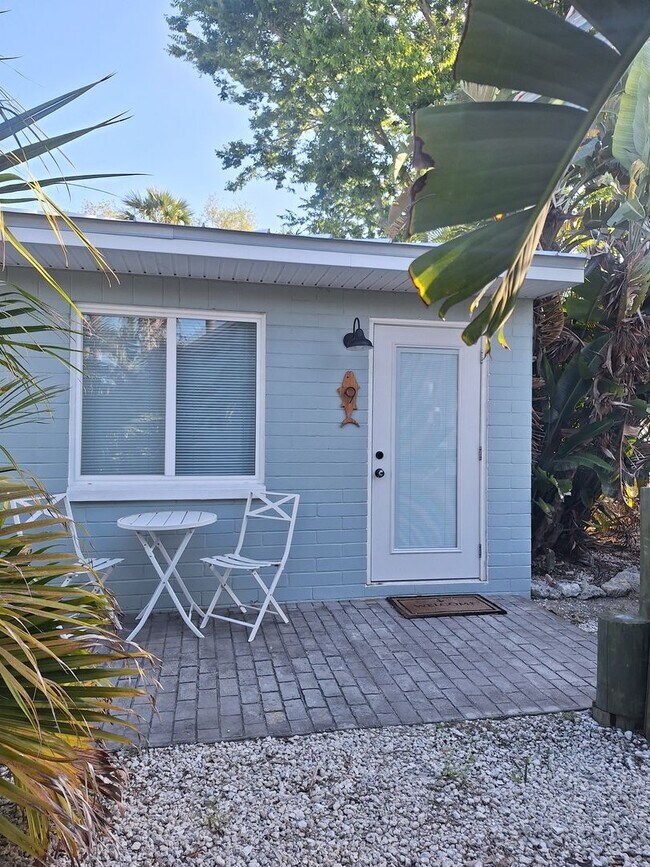 Foto del edificio - NSB FURNISHED EFFICIENCY-ALL UTILITES INCLUDED!