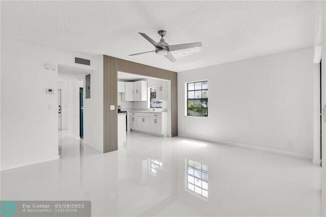 Foto del edificio - 201 Freedom Ct