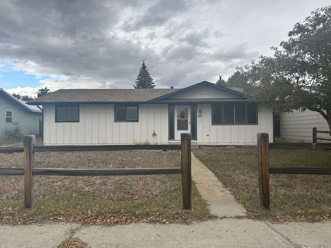 Primary Photo - 3 Bedroom 2 Bath Single Family Home