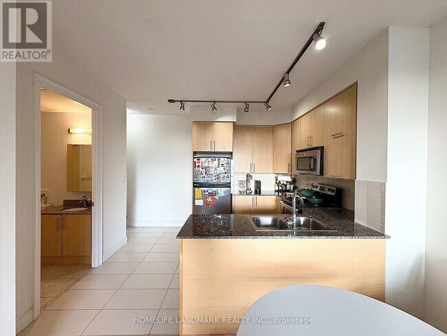 Photo du bâtiment - H-60 S Town Centre Blvd