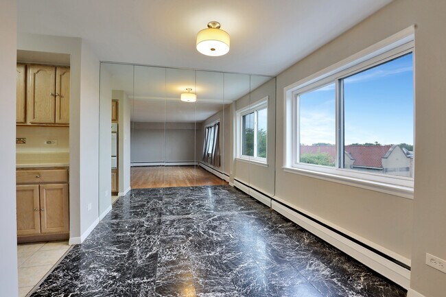 Foto del edificio - 7540 N Ridge Blvd