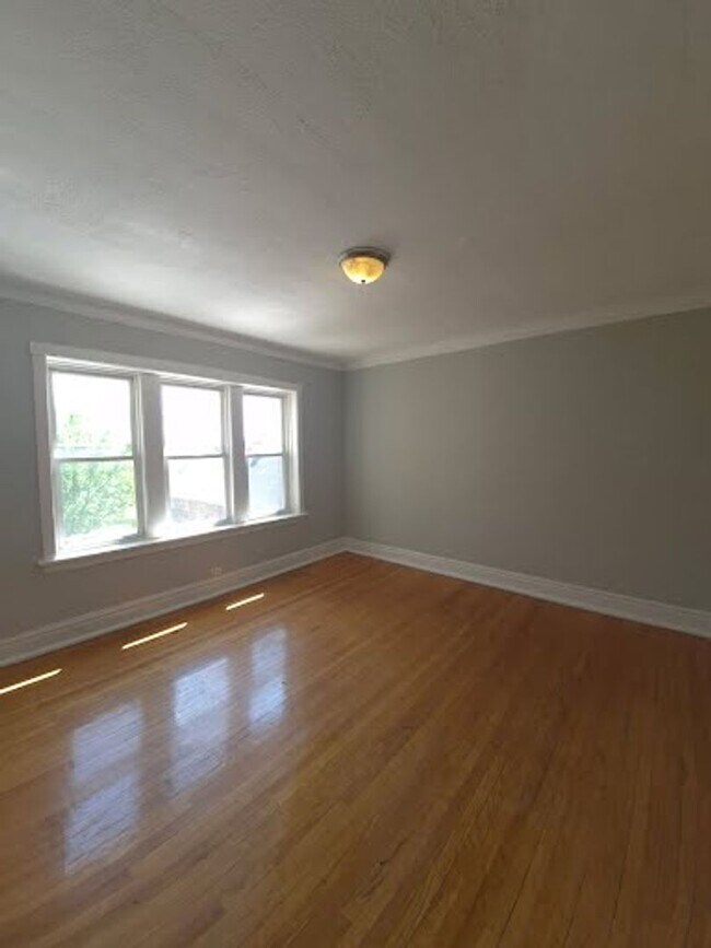 Building Photo - 1432 S Kenneth Ave