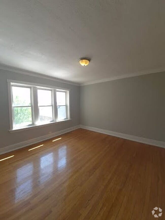 Building Photo - 1432 S Kenneth Ave