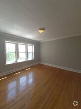 Building Photo - 1432 S Kenneth Ave