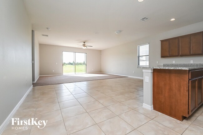 Foto del edificio - 5111 Claremont Ct