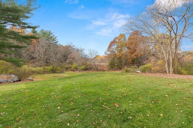 Foto del edificio - 10 Deer Hill Farm Rd