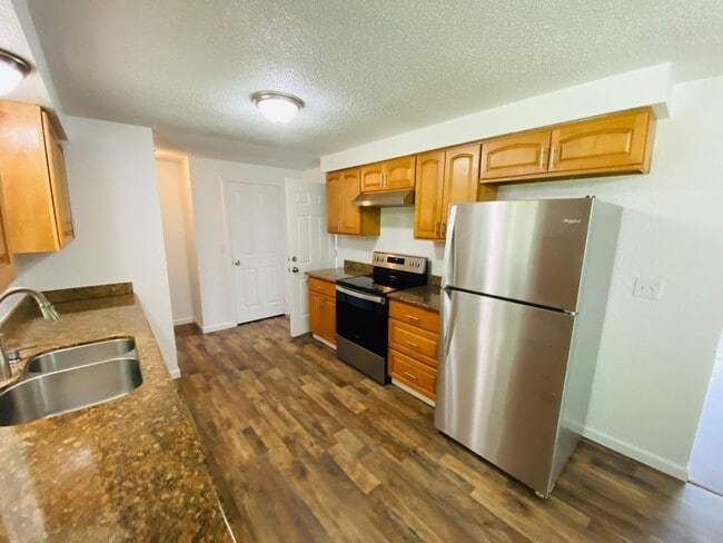 Building Photo - Wilson Duplex