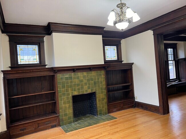 Building Photo - 2819-21 N Murray