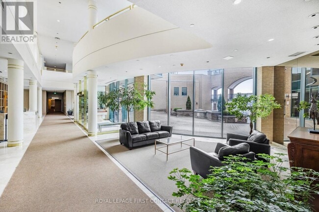 Building Photo - 150 Dunlop St E