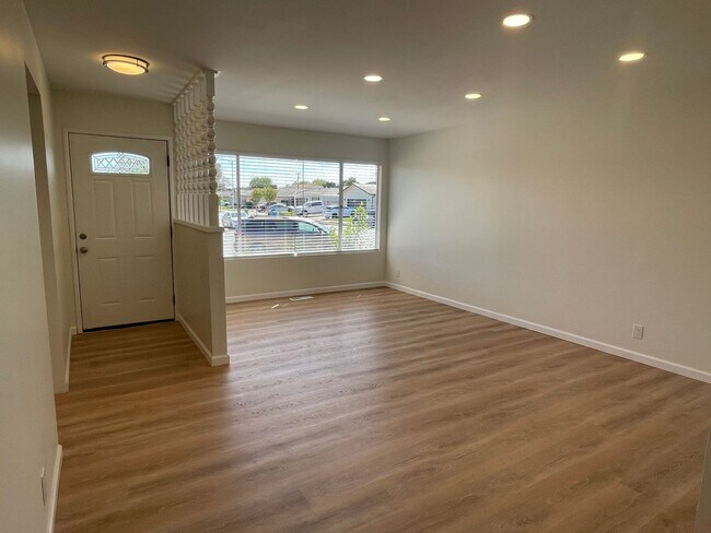 Foto del edificio - Beautifully Remodeled 3BR/2BA Home with Modern Finishes
