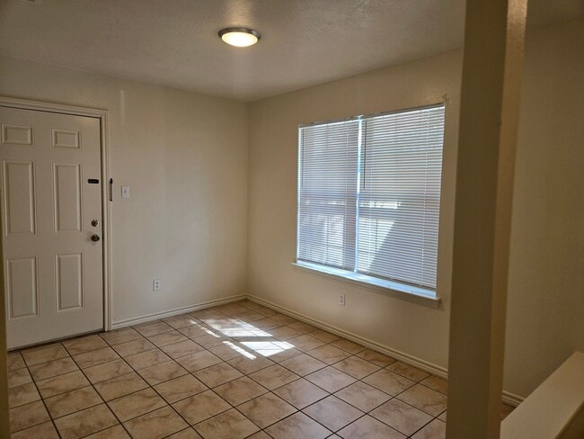 Building Photo - 1700 Dexter Dr S