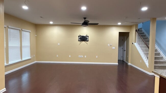 Sala de estar - 2101 Chipley Dr