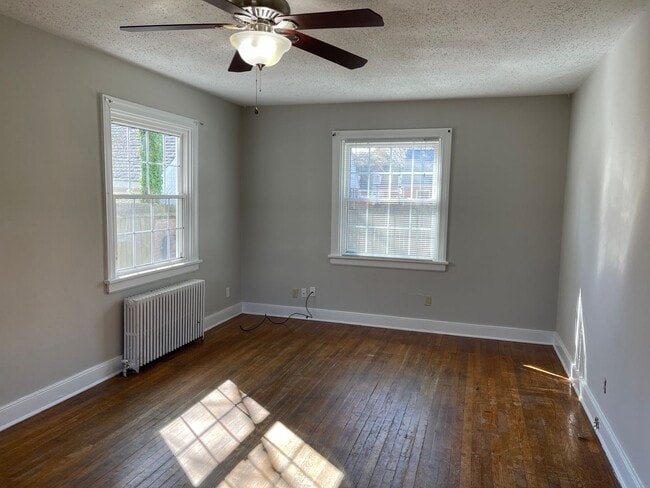 Building Photo - Single Family Home in Commodore Park