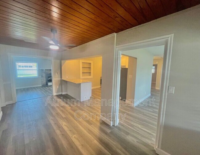 Building Photo - 46 Narcissus Dr