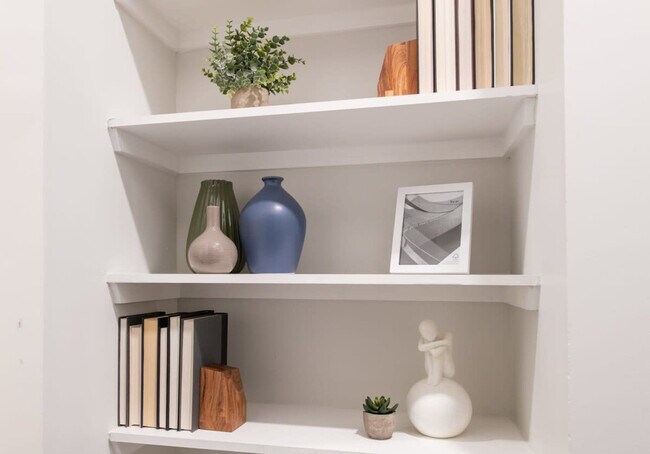 Building Photo - 601 E Pete Rose Wy