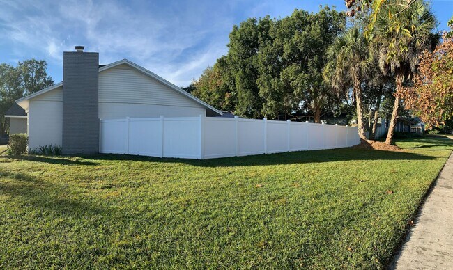 Building Photo - Beautiful 3 bedroom 2 bath Longwood Home