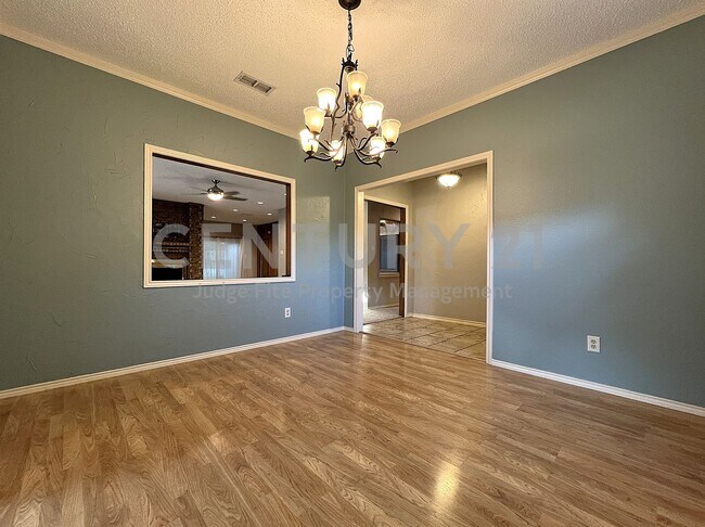 Foto del edificio - Spacious Single Story 3/2/2 Situated in Pr...