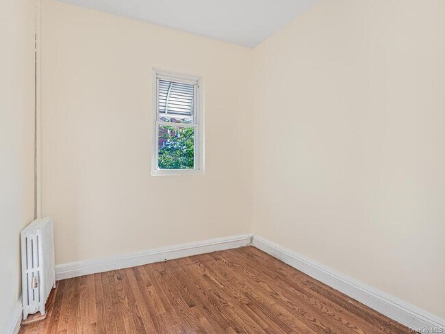 Foto del edificio - 59-09 Maspeth Ave