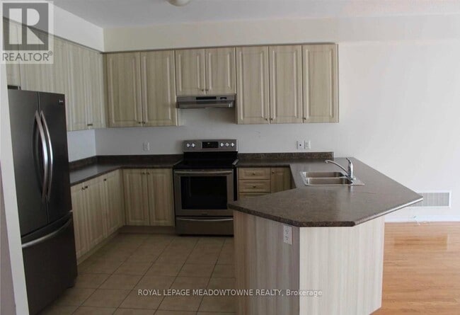 Building Photo - 726 Farmstead Dr