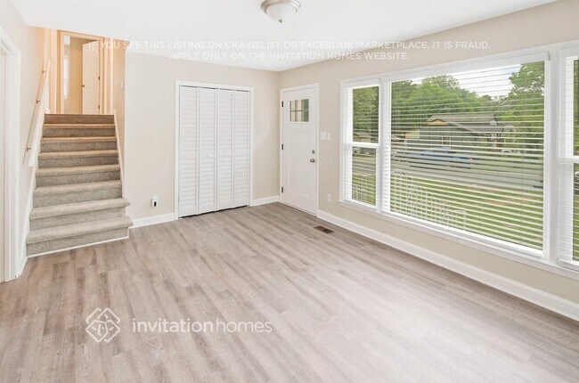 Building Photo - 6301 Old Coach Rd