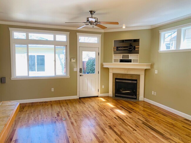 Building Photo - Beautiful Home In South East Boise!