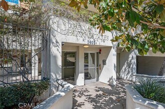 Building Photo - 1401 N Greenbrier Rd