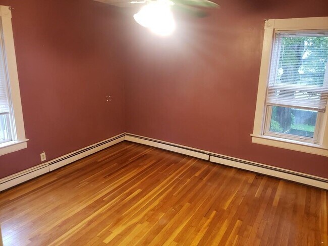 Foto del edificio - 450 Laurel Hill Ave
