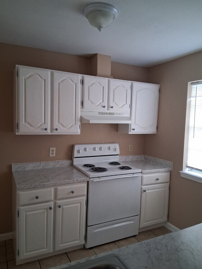 Building Photo - 2030 Plantation Dr