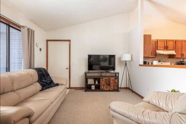 Building Photo - Byron Center 3BR