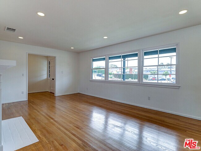 Foto del edificio - 7101 W 85th St