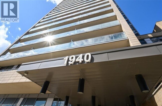 Photo du bâtiment - 1940 Ironstone Dr