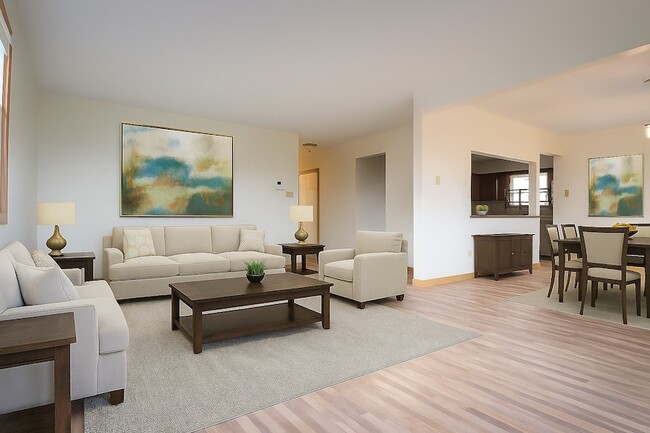 Building Photo - 8418 W Oak Ave