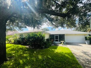 Building Photo - 22 Oakmont Cir