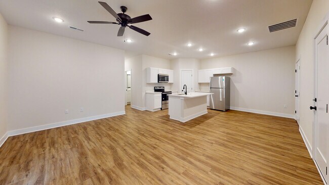 Foto del edificio - 1137 N Broadview Ln