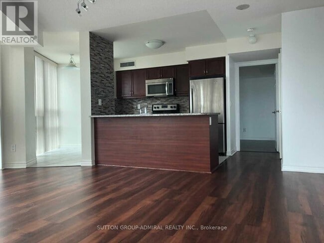 Building Photo - 19 Grand Trunk Crescent