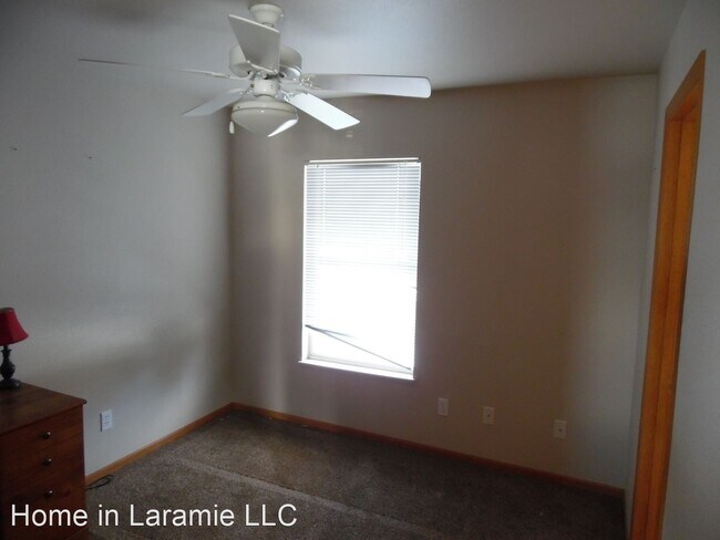 Building Photo - 4 br, 2 bath House - 647 Mitchell St. A2
