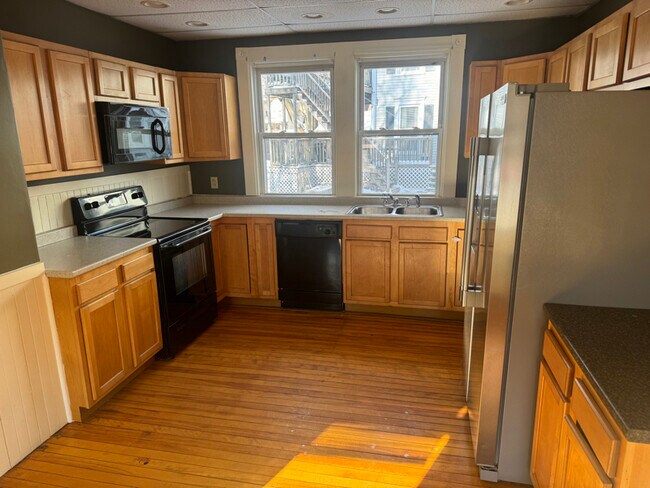 Foto del edificio - 198 Summer St