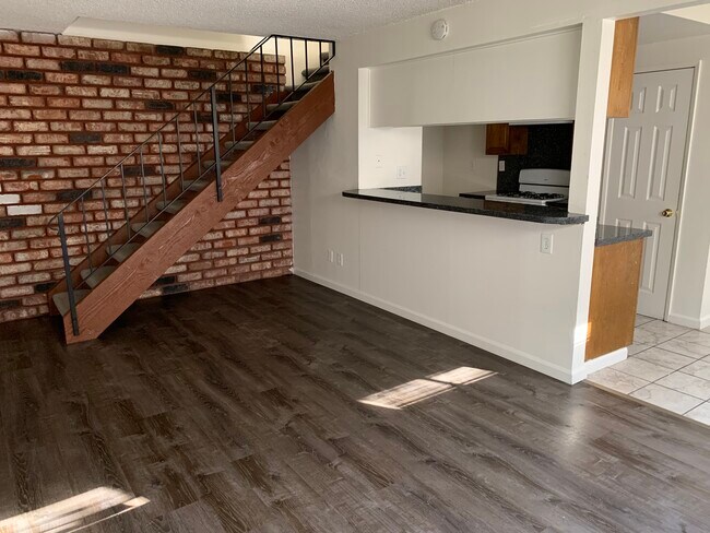 Building Photo - 1148 W Calle De La Luna
