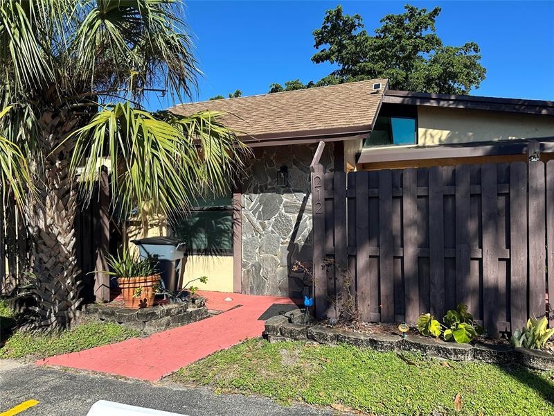 Foto principal - 212 Briarwood Cir
