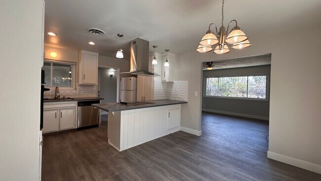 Building Photo - 2960 Cabrillo Dr