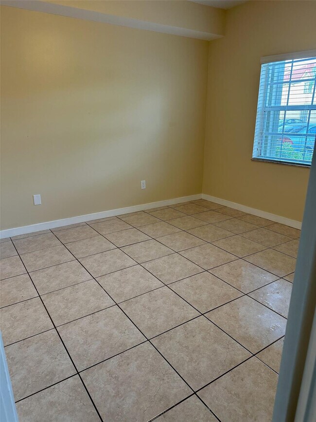 Foto del edificio - 18328 NW 68th Ave